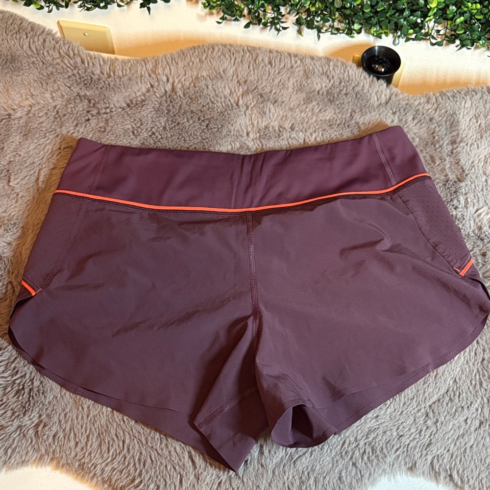 Athleta Run With It 3” Shorts Size Medium
